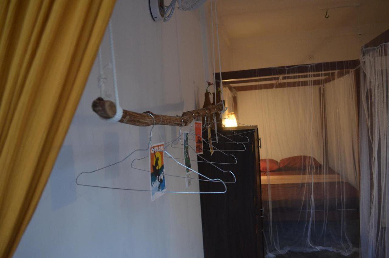 Chez Podi Surf Stay Mirissa Bagian luar foto