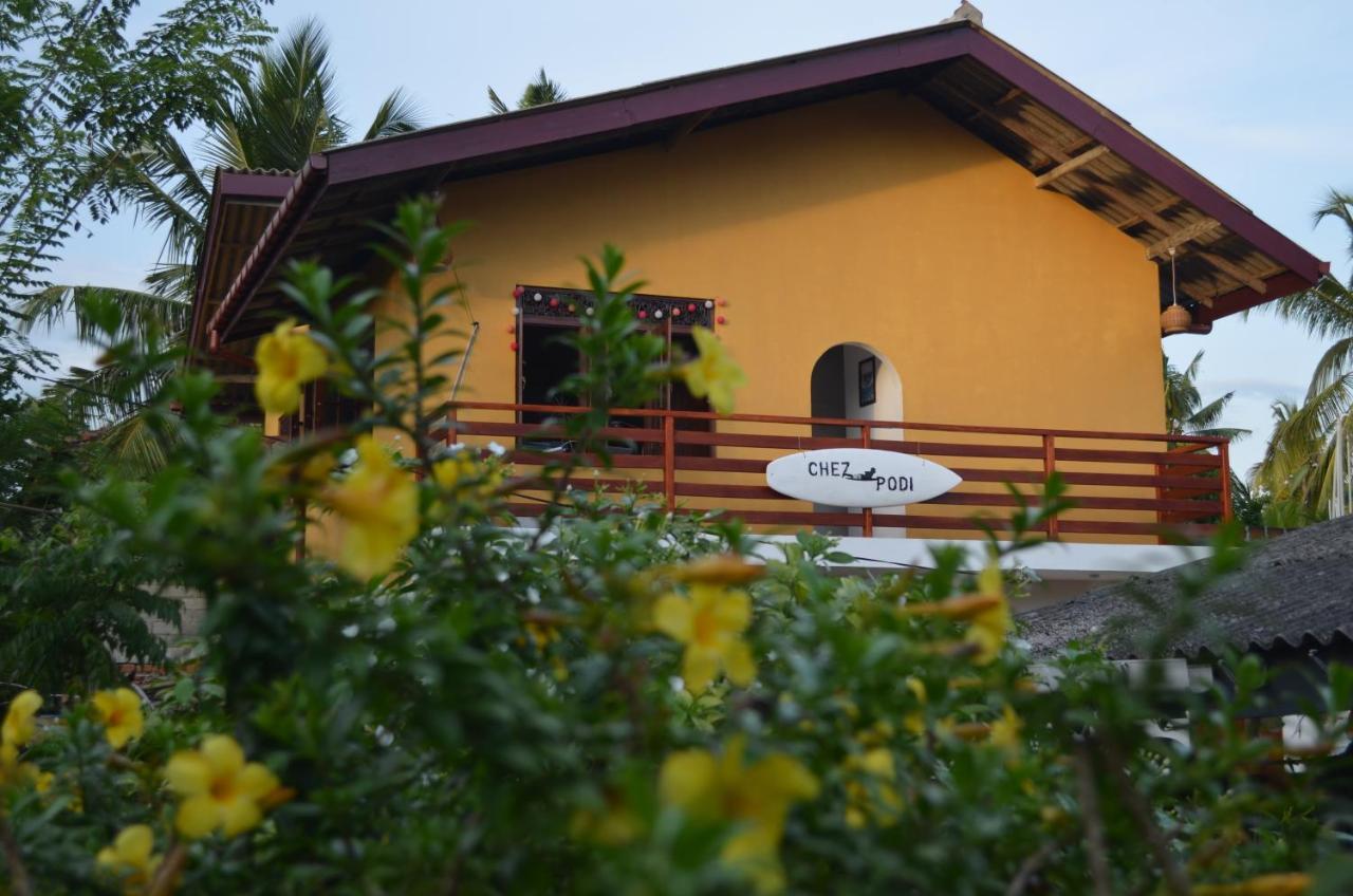 Chez Podi Surf Stay Mirissa Bagian luar foto