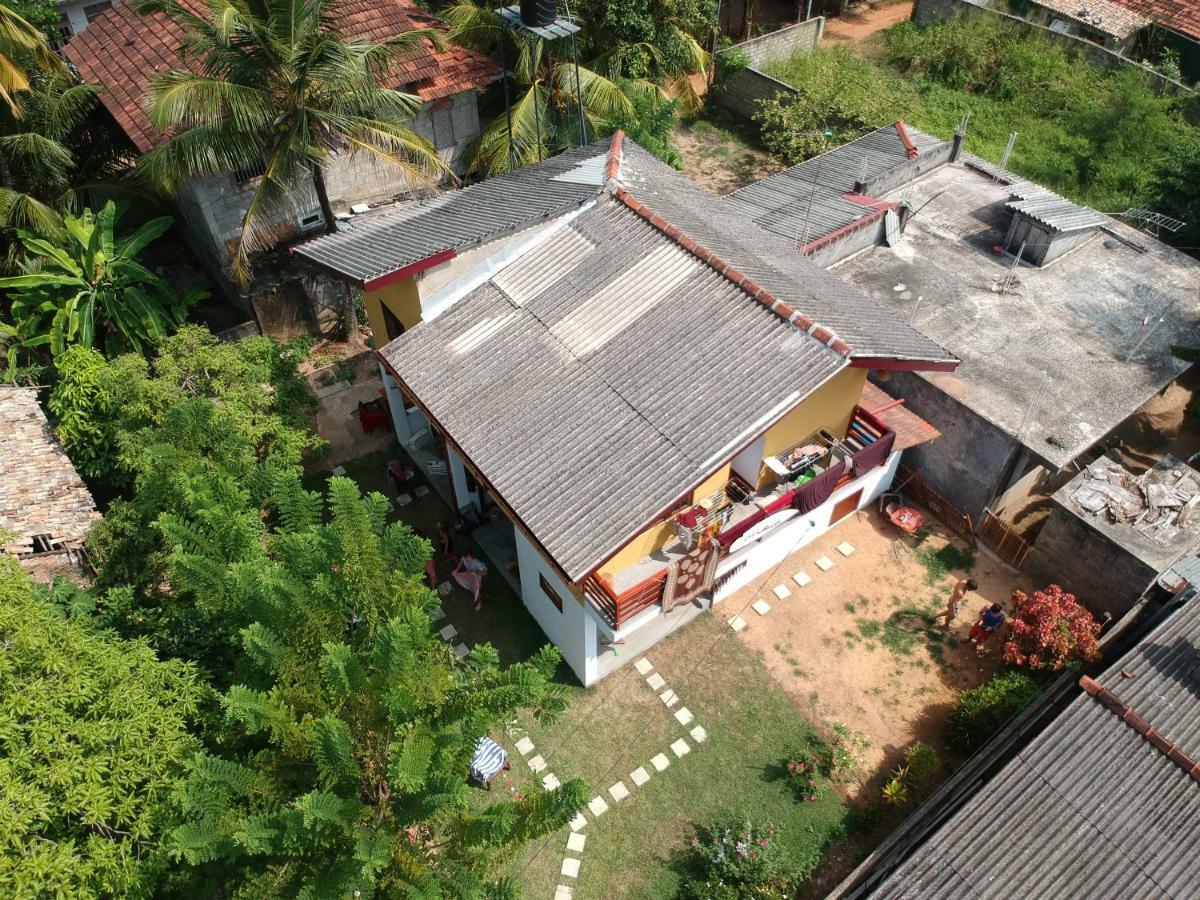 Chez Podi Surf Stay Mirissa Bagian luar foto