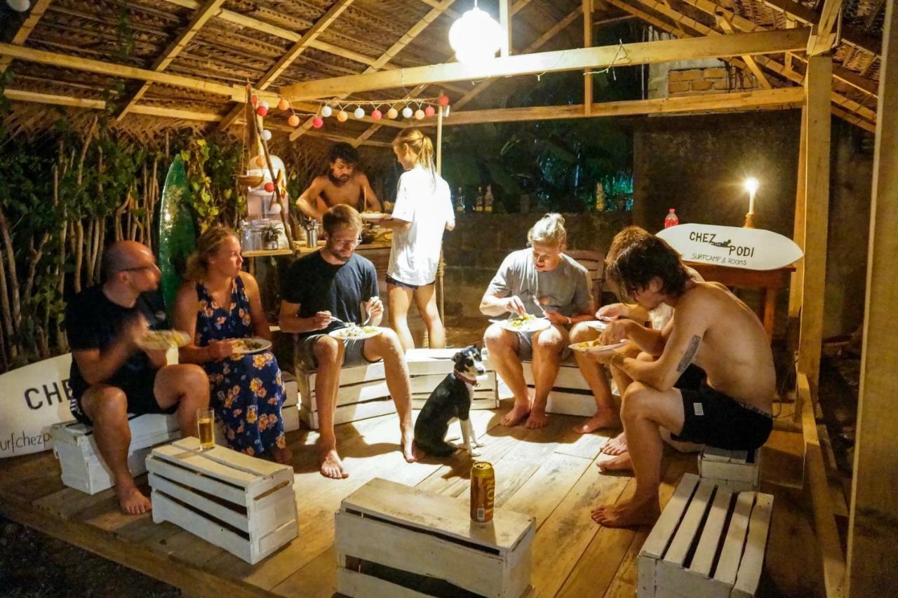 Chez Podi Surf Stay Mirissa Bagian luar foto