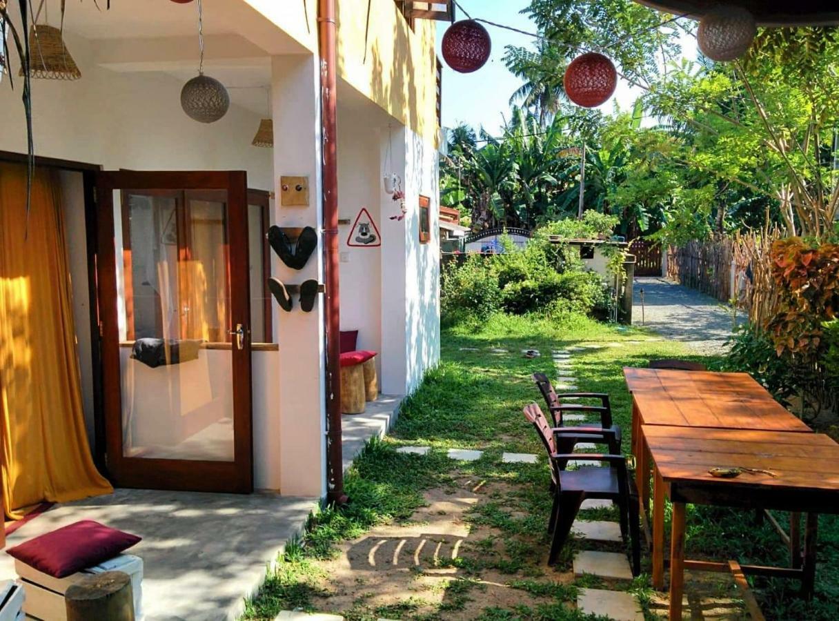 Chez Podi Surf Stay Mirissa Bagian luar foto