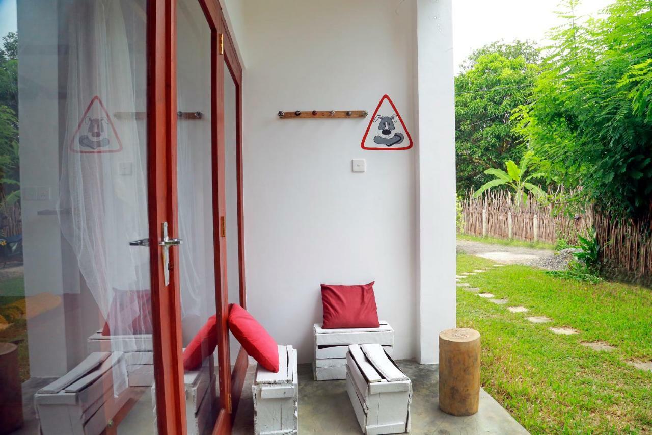 Chez Podi Surf Stay Mirissa Bagian luar foto