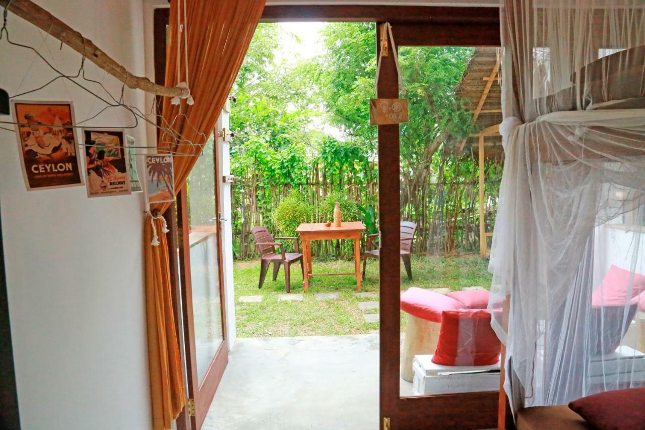 Chez Podi Surf Stay Mirissa Bagian luar foto